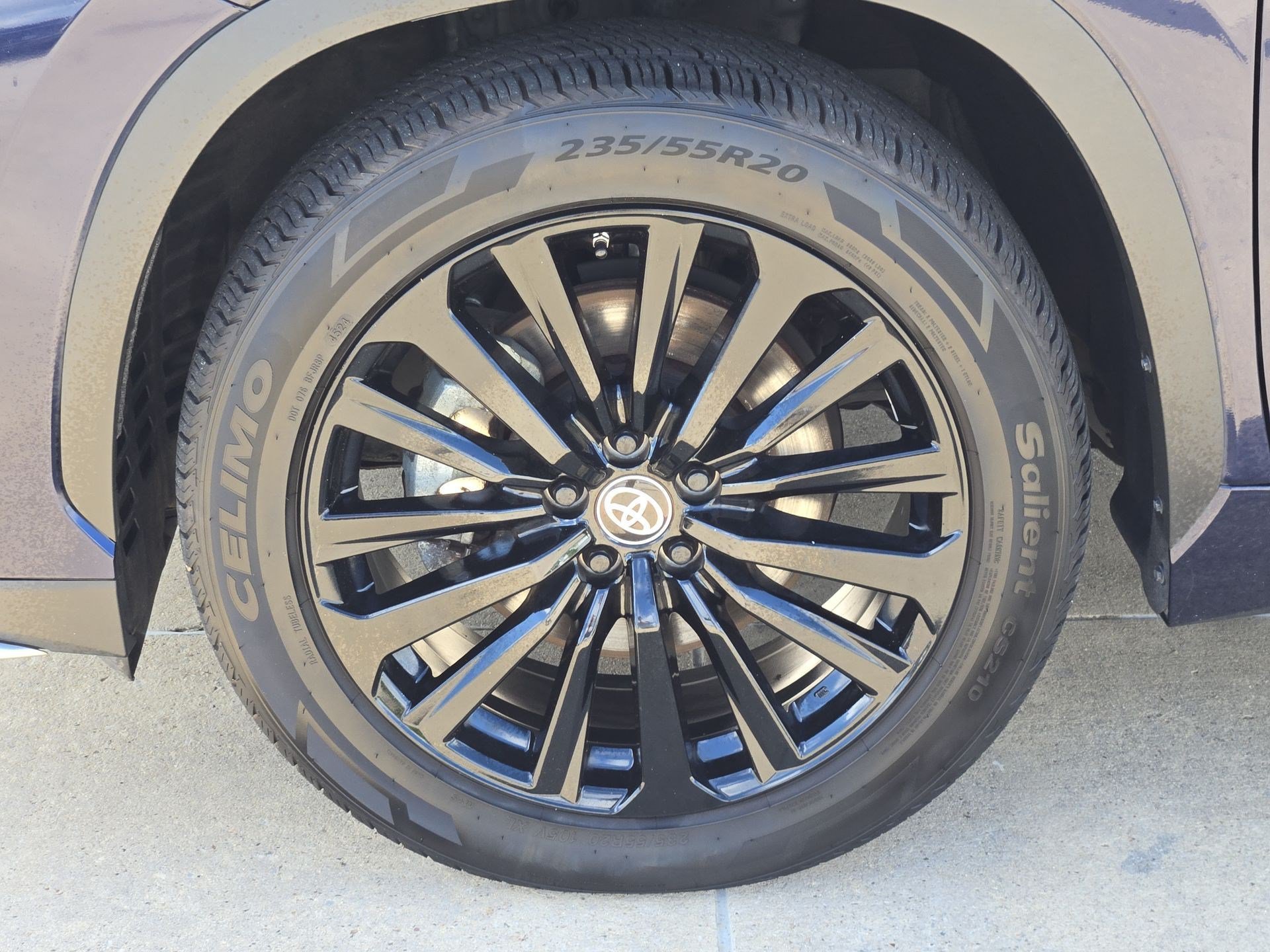Used 2024 Toyota Highlander XSE FWD image 11