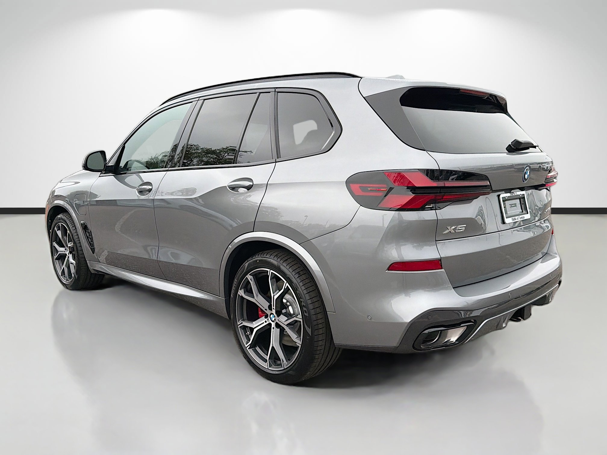 New 2026 BMW X5 xDrive50e w/ M Sport Package AWD/4WD image 5