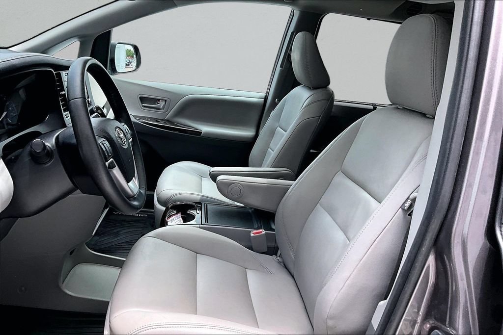 Certified 2020 Toyota Sienna XLE Premium FWD image 22
