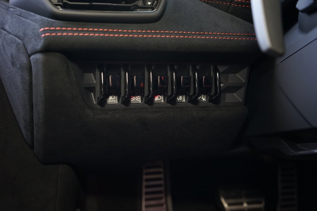 Used 2022 Lamborghini Huracan STO image 28