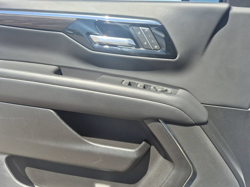Used 2025 Chevrolet Tahoe LT AWD/4WD image 7
