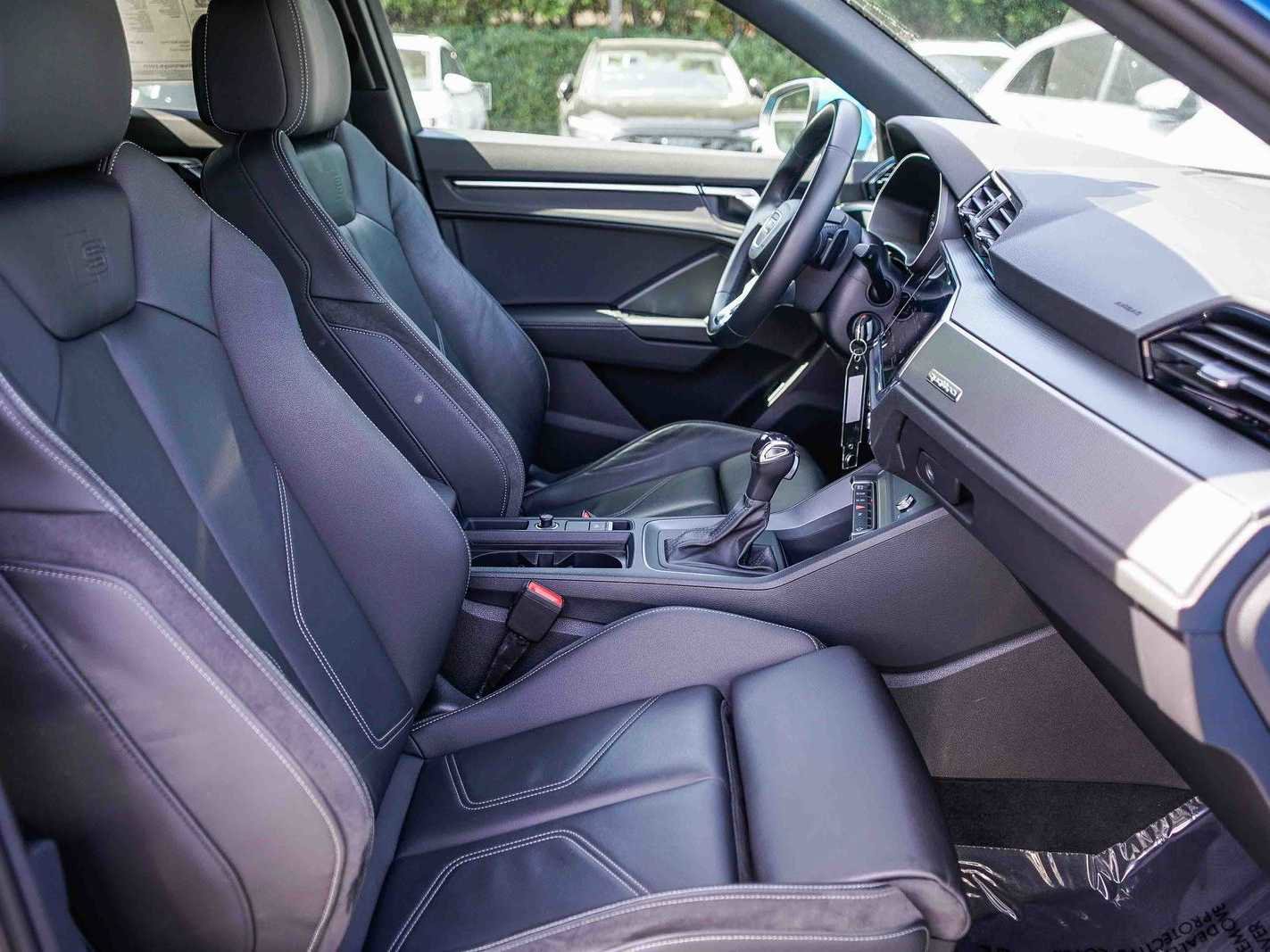 Used 2022 Audi Q3 2.0T Premium w/ Black Optic Sport Package image 16