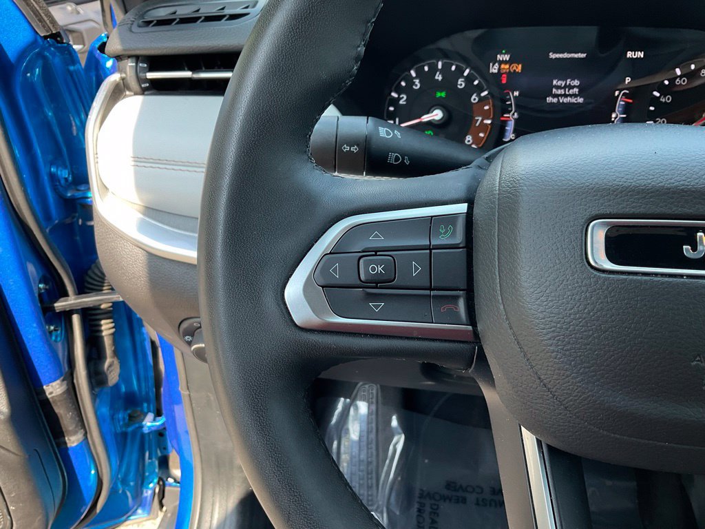 Used 2025 Jeep Compass Limited AWD/4WD image 11
