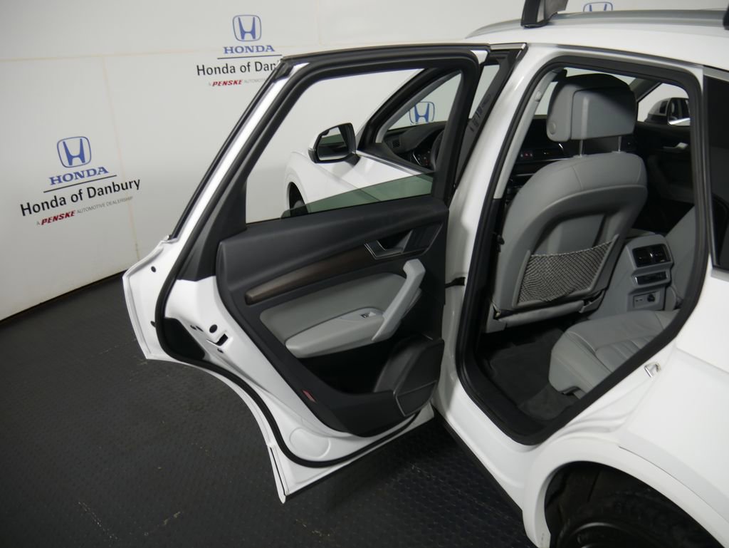 Used 2021 Audi Q5 2.0T Premium w/ Convenience Package image 9