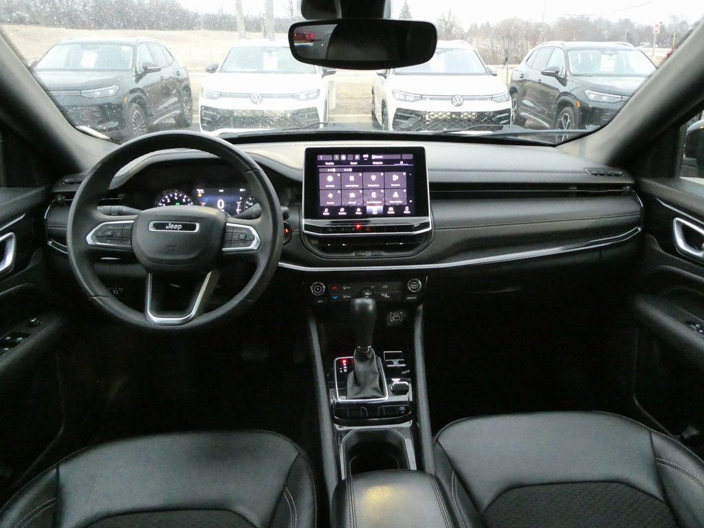 Used 2023 Jeep Compass Altitude AWD/4WD image 4