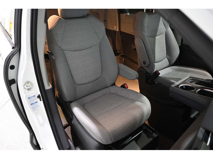 Used 2022 Toyota Sienna LE AWD/4WD image 16