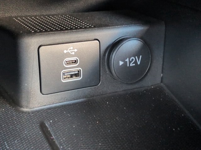 Used 2025 Ford Escape ST-Line w/ Tech Pack #1 FWD image 20