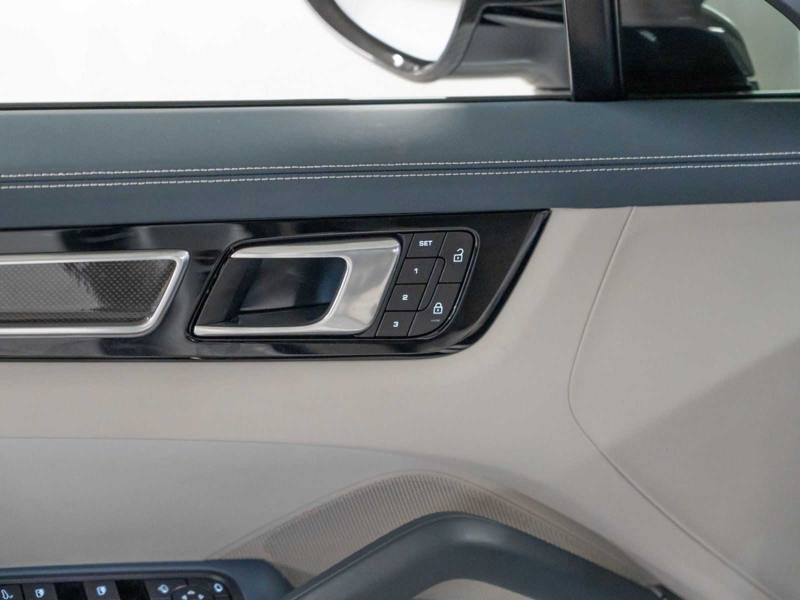 Certified 2023 Porsche Cayenne Turbo AWD/4WD image 16