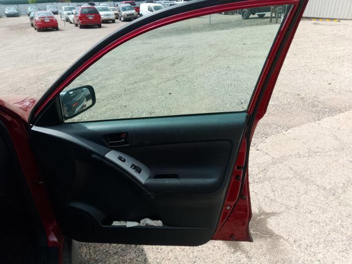 Used 2005 Pontiac Vibe w/ Power Group Value Package FWD image 32