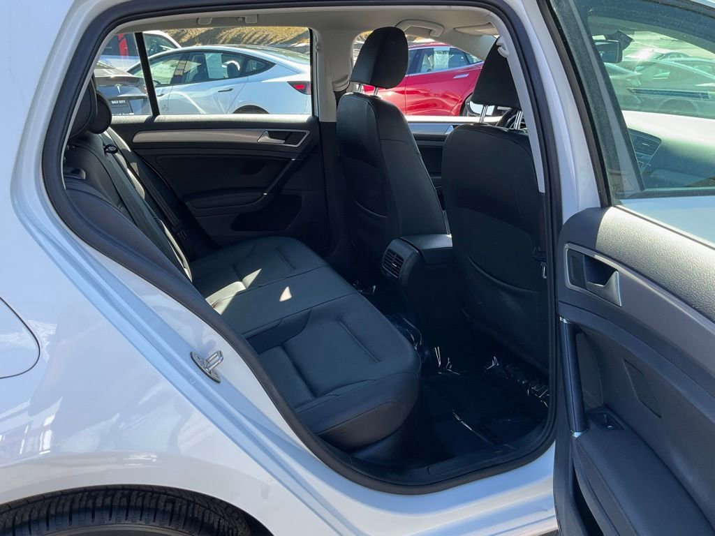 Used 2015 Volkswagen e-Golf SEL Premium image 43