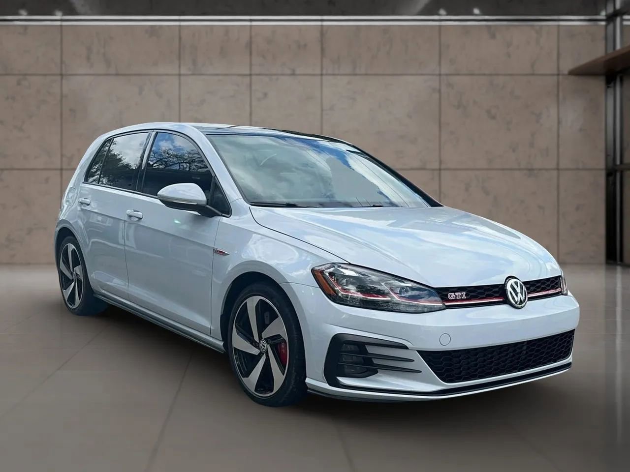 Used 2019 Volkswagen Golf 4-Door FWD image 8