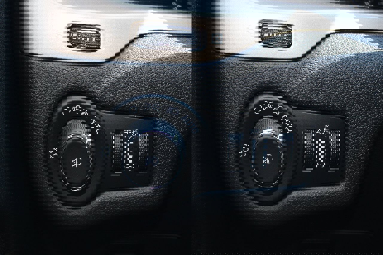 Used 2016 Jeep Cherokee Latitude w/ Cold Weather Group image 22