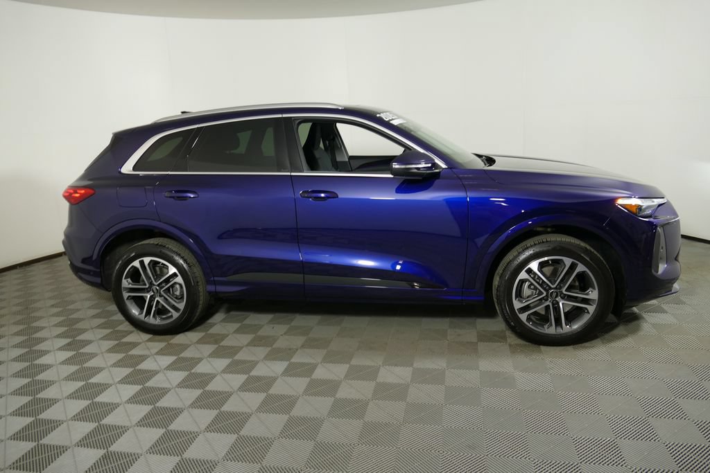 Certified 2025 Audi Q5 Premium Plus w/ Premium Plus AWD/4WD image 2