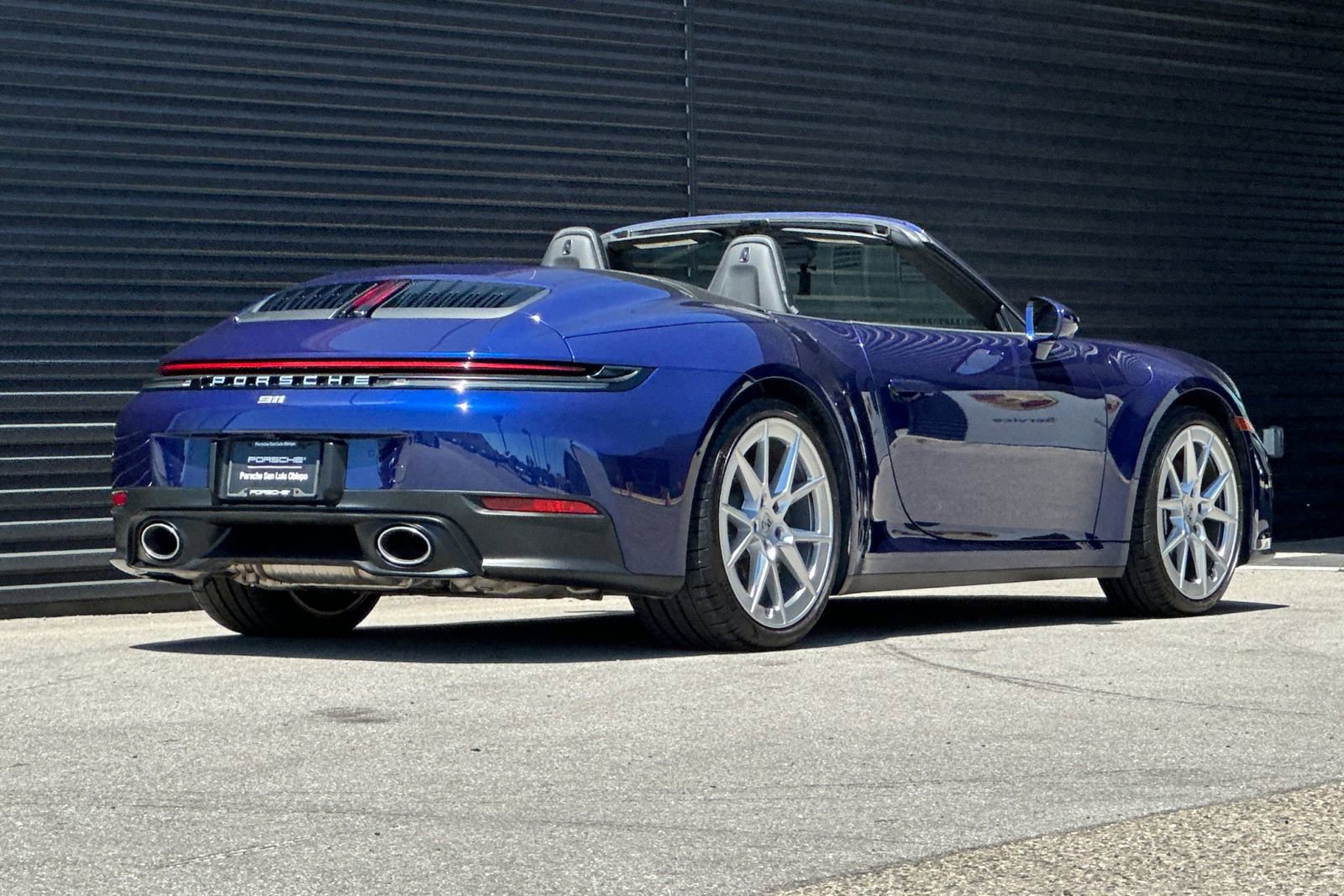 Used 2025 Porsche 911 Carrera RWD image 8