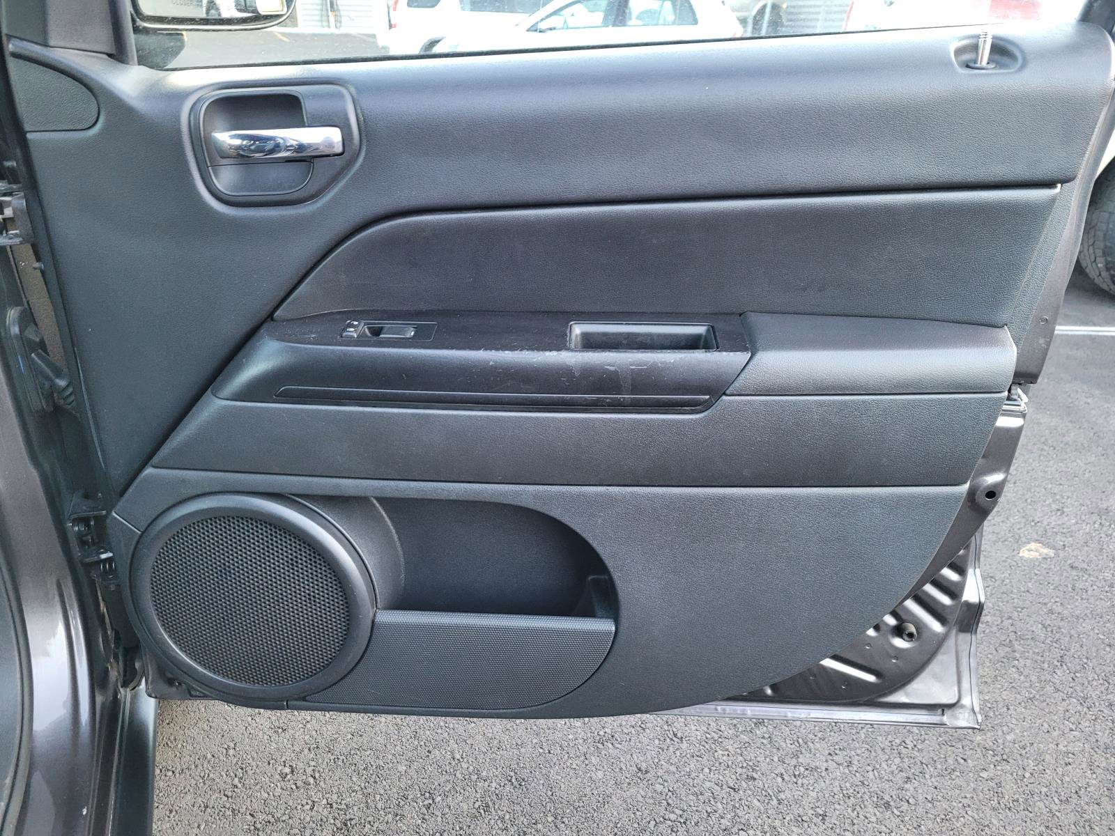 Used 2016 Jeep Compass 75th Anniversary w/ Power Value Group image 23