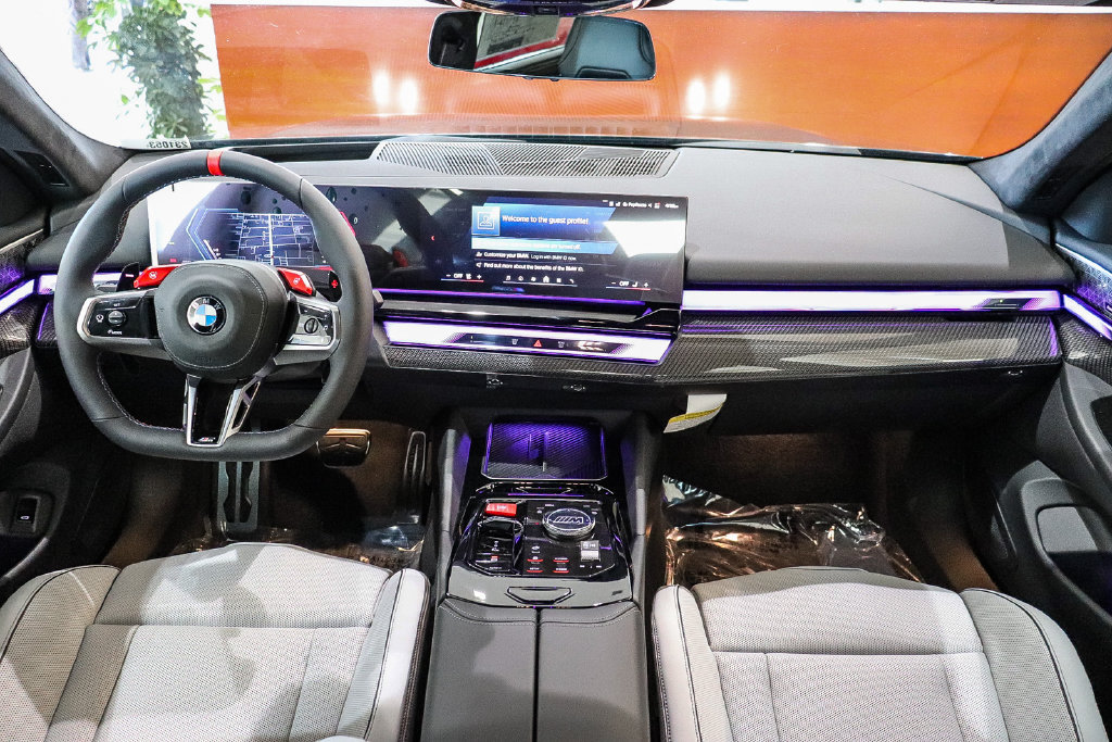 New 2027 BMW M5 w/ Executive Package AWD/4WD image 12