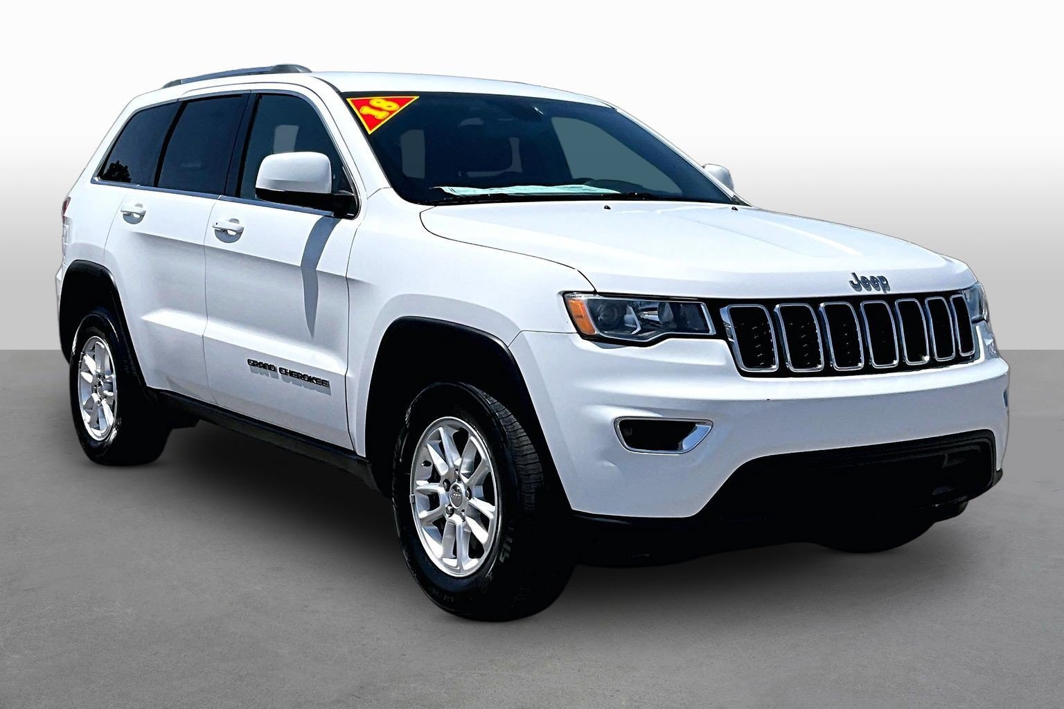Used 2018 Jeep Grand Cherokee Laredo AWD/4WD image 10