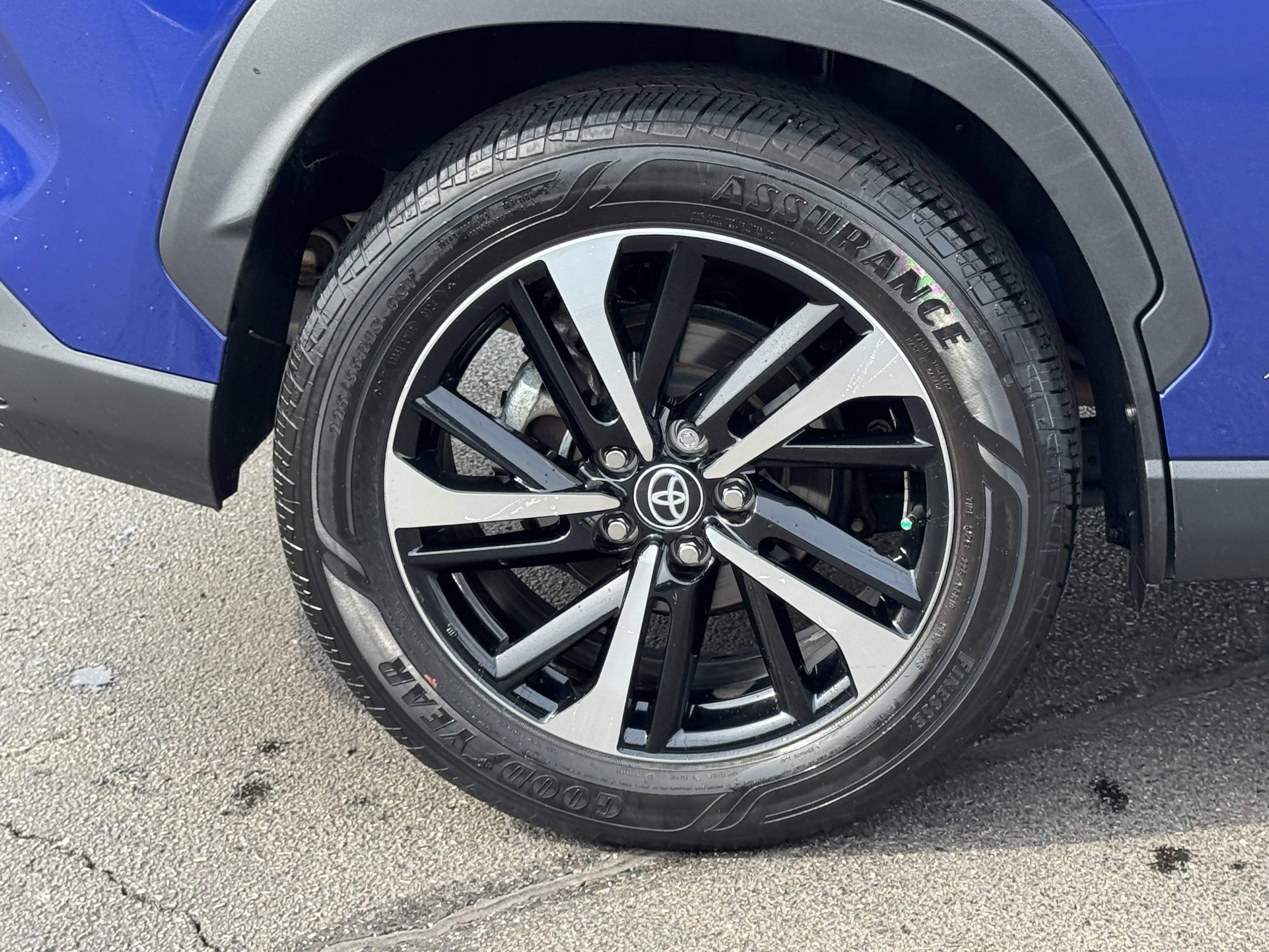 Used 2024 Toyota Corolla Cross XSE w/ Convenience Package image 40