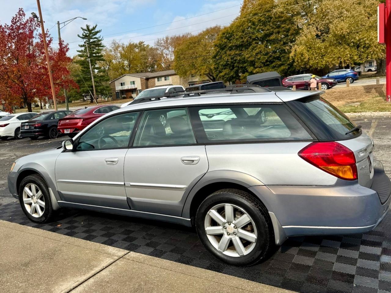 Used 2007 Subaru Outback 2.5i Limited AWD/4WD image 3