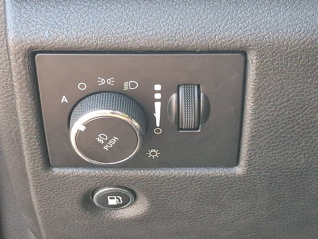 Used 2019 Jeep Grand Cherokee Laredo AWD/4WD image 23