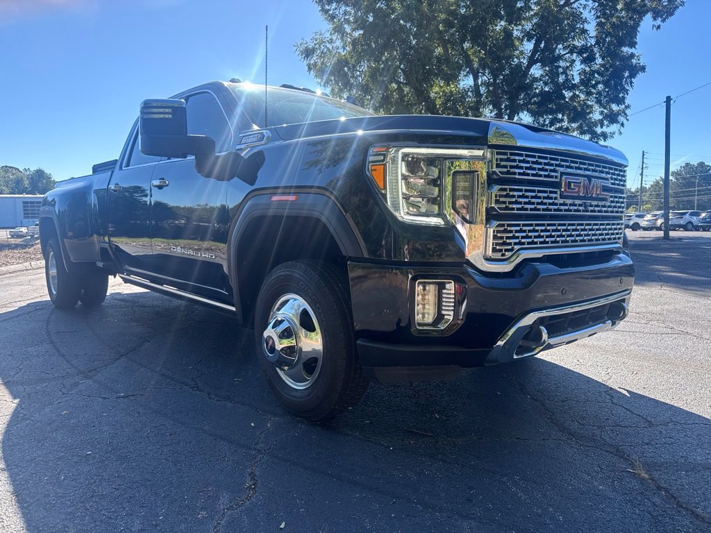 Used 2022 GMC Sierra 3500 Denali w/ Denali Ultimate Package AWD/4WD image 17