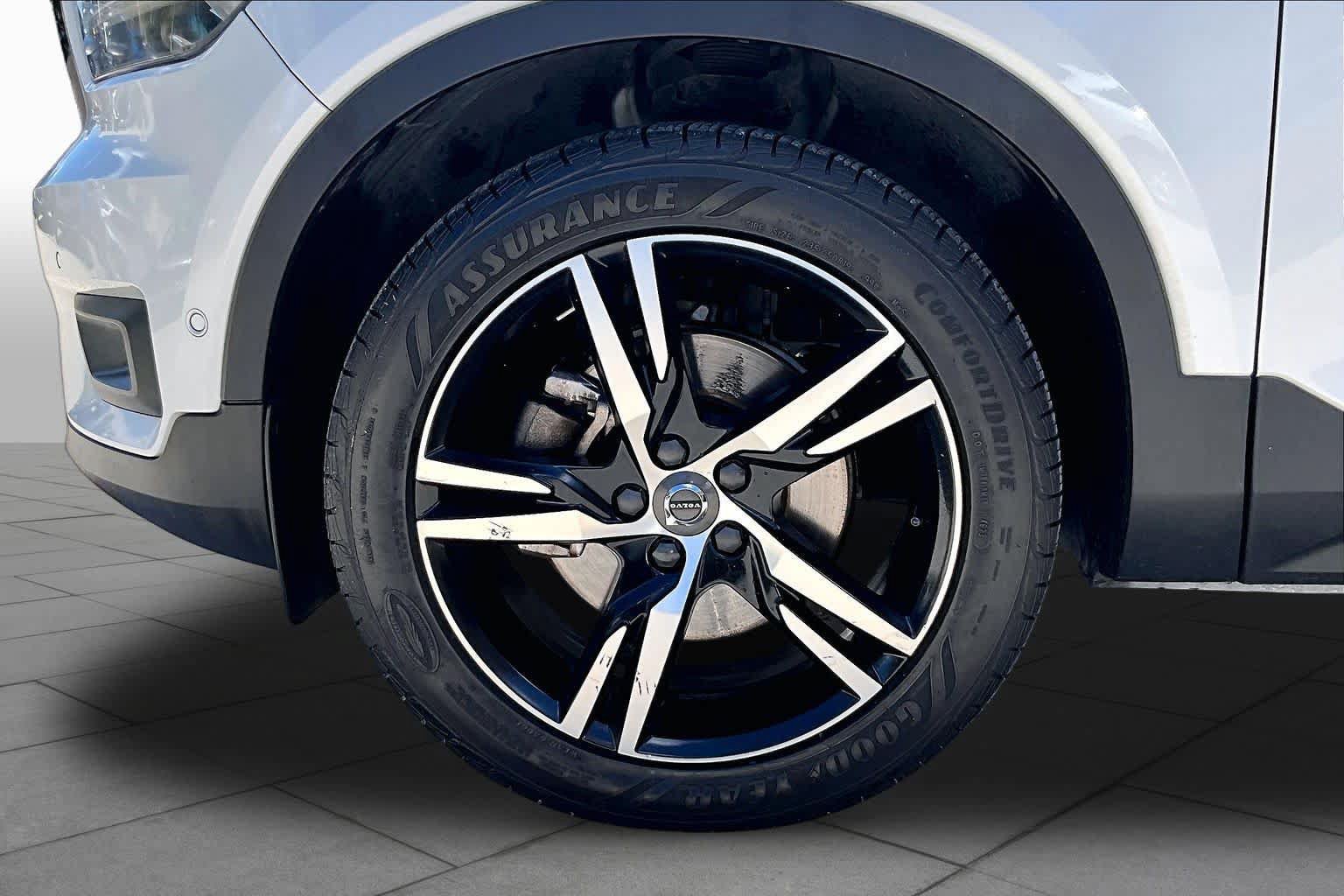 Used 2019 Volvo XC40 AWD T5 image 11