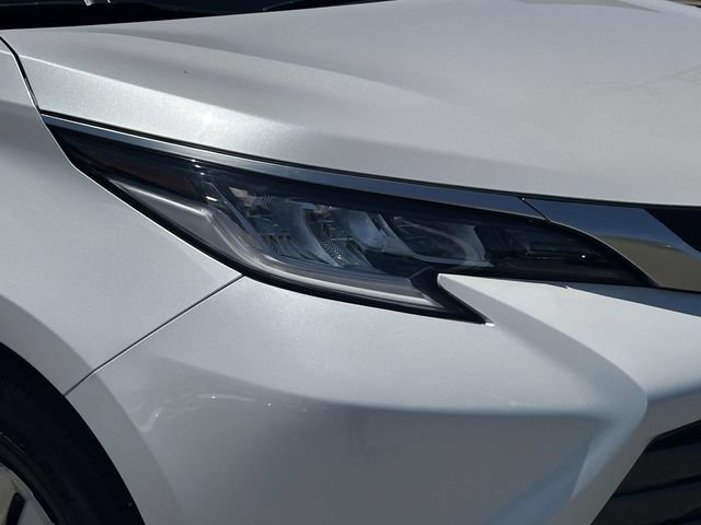 Used 2023 Toyota Sienna Limited AWD/4WD image 12