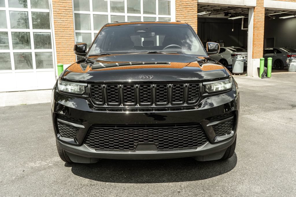 Used 2023 Jeep Grand Cherokee Altitude AWD/4WD image 26