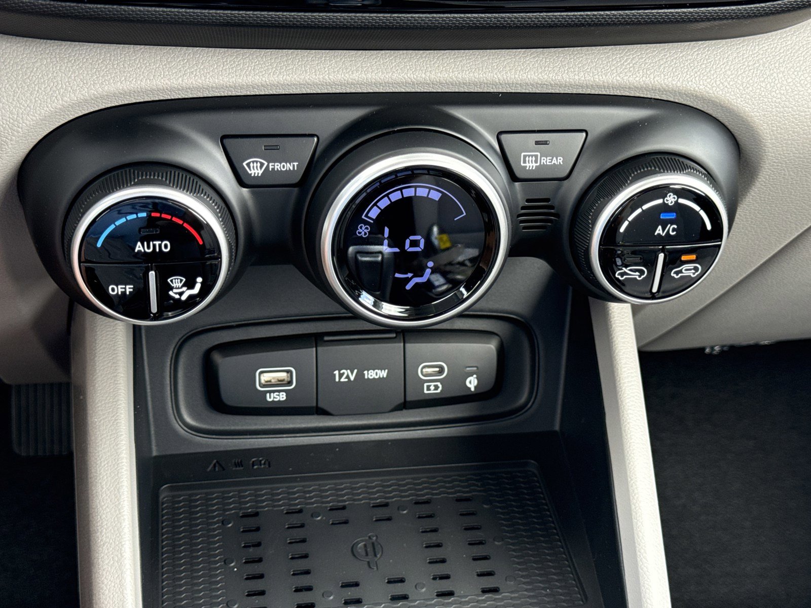 New 2026 Hyundai Venue SEL image 24