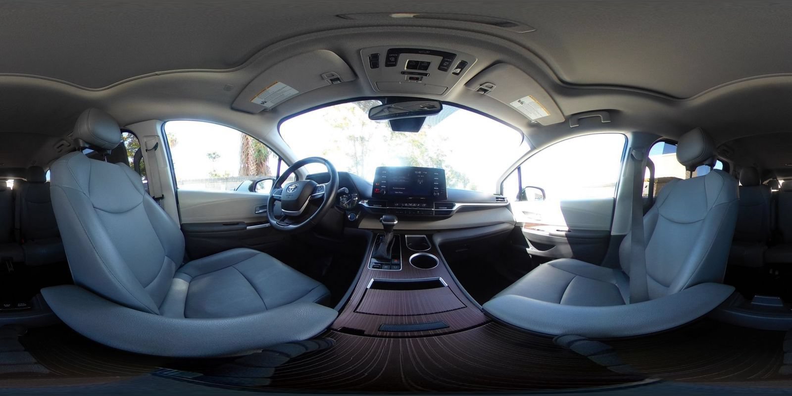 Used 2024 Toyota Sienna XLE FWD image 44
