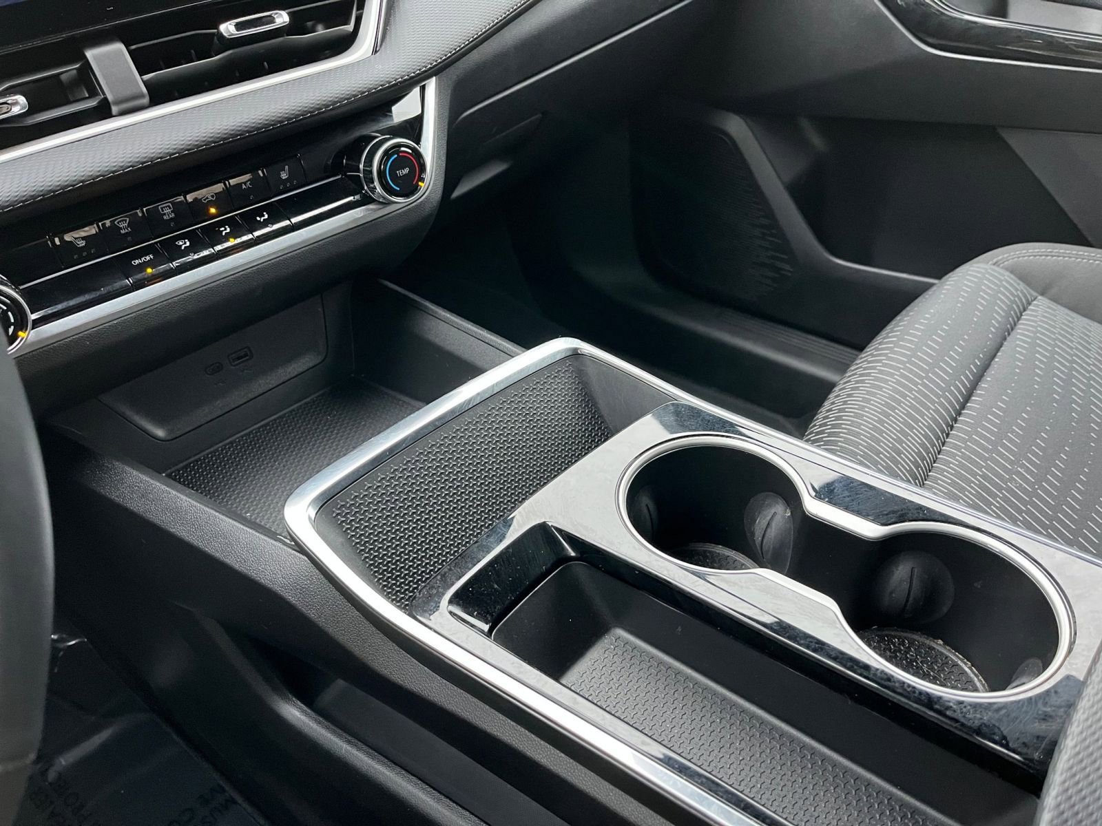 Used 2025 Chevrolet Equinox LT image 40