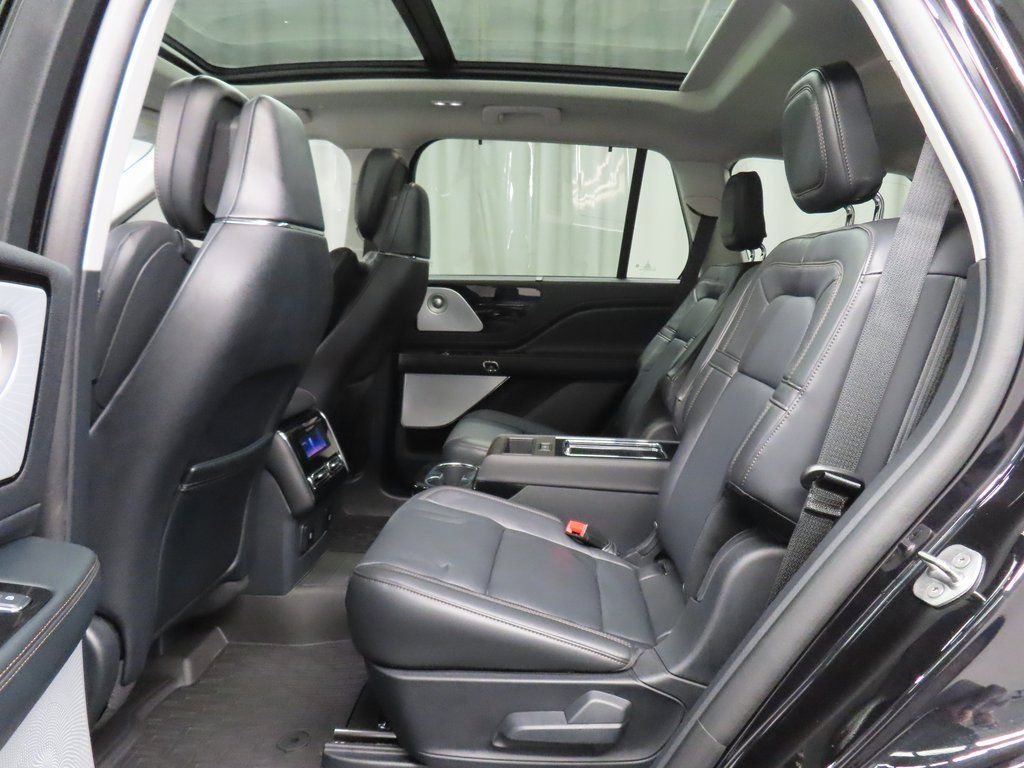Used 2025 Lincoln Aviator Reserve w/ Equipment Group 201A image 10