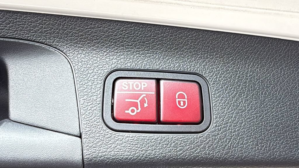 Certified 2023 Mercedes-Benz GLS 580 4MATIC image 23