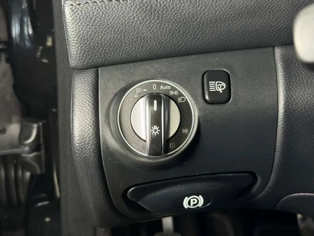 Used 2011 Mercedes-Benz SL 550 w/ Premium I Pkg image 23