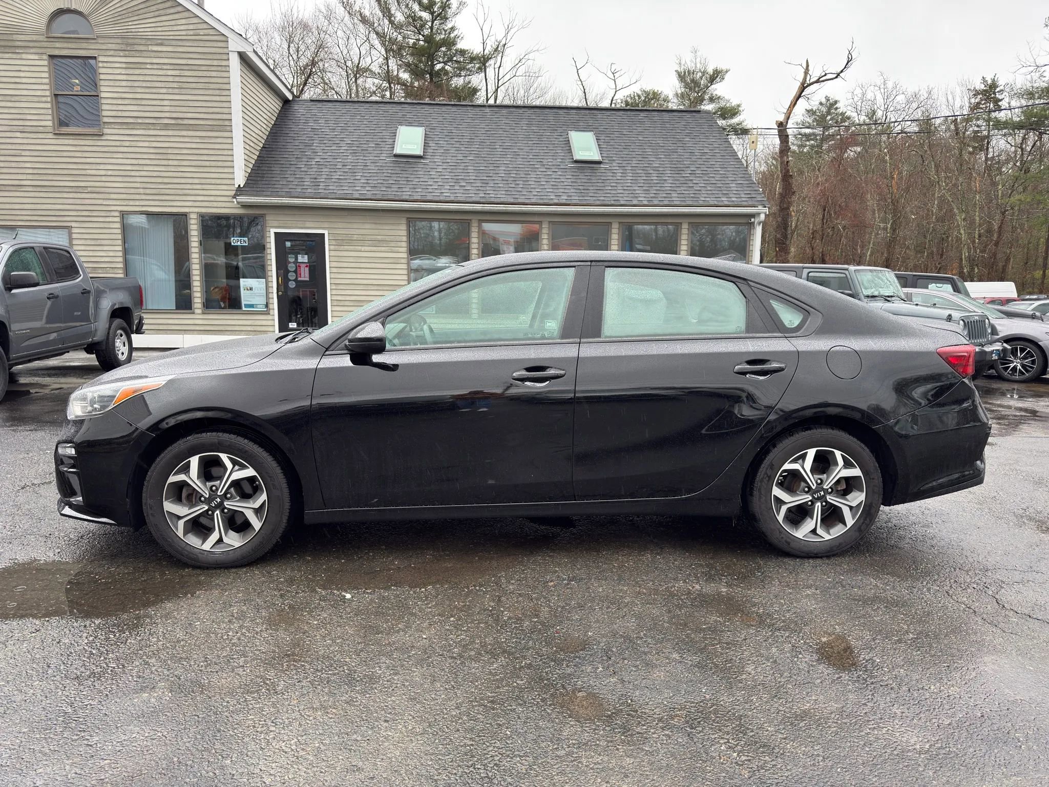 Used 2019 Kia Forte LXS FWD image 4