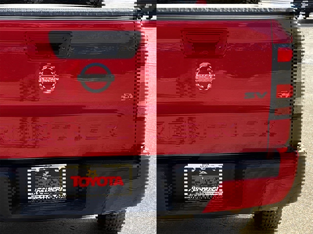 Used 2023 Nissan Frontier SV image 6