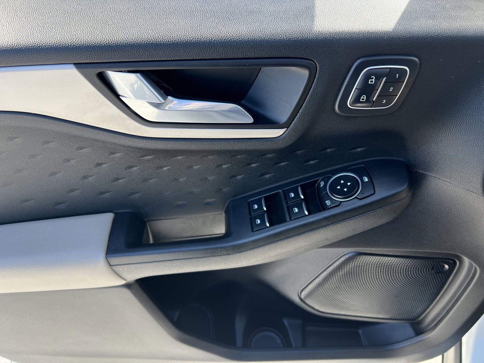 Used 2020 Ford Escape SEL image 15