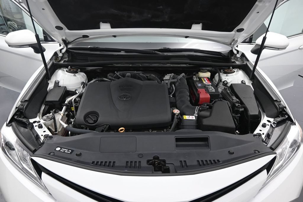 Used 2018 Toyota Camry XLE FWD image 13