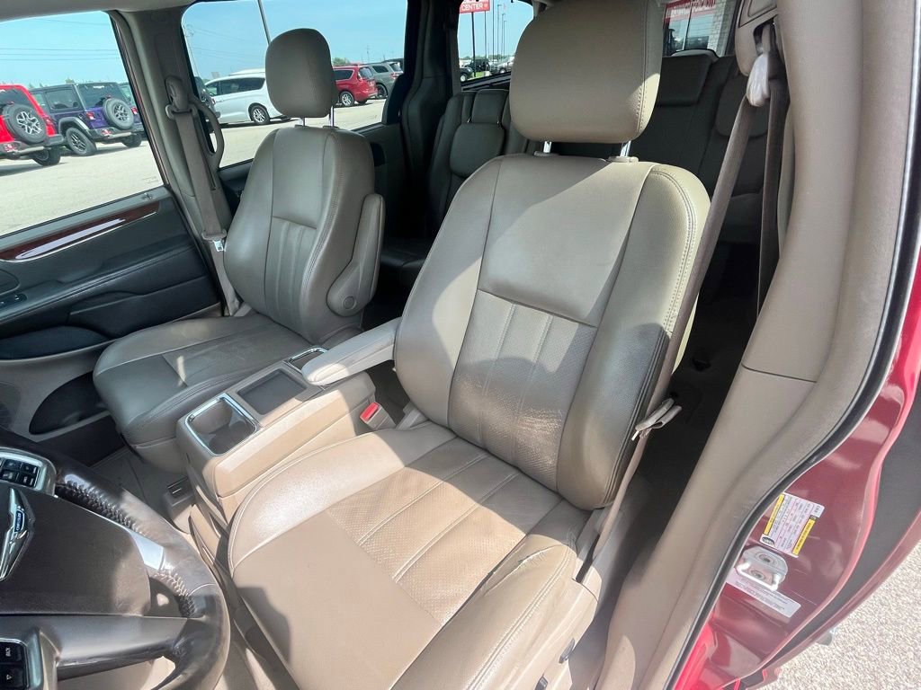 Used 2012 Chrysler Town & Country Touring-L w/ Entertainment Group #2 image 12