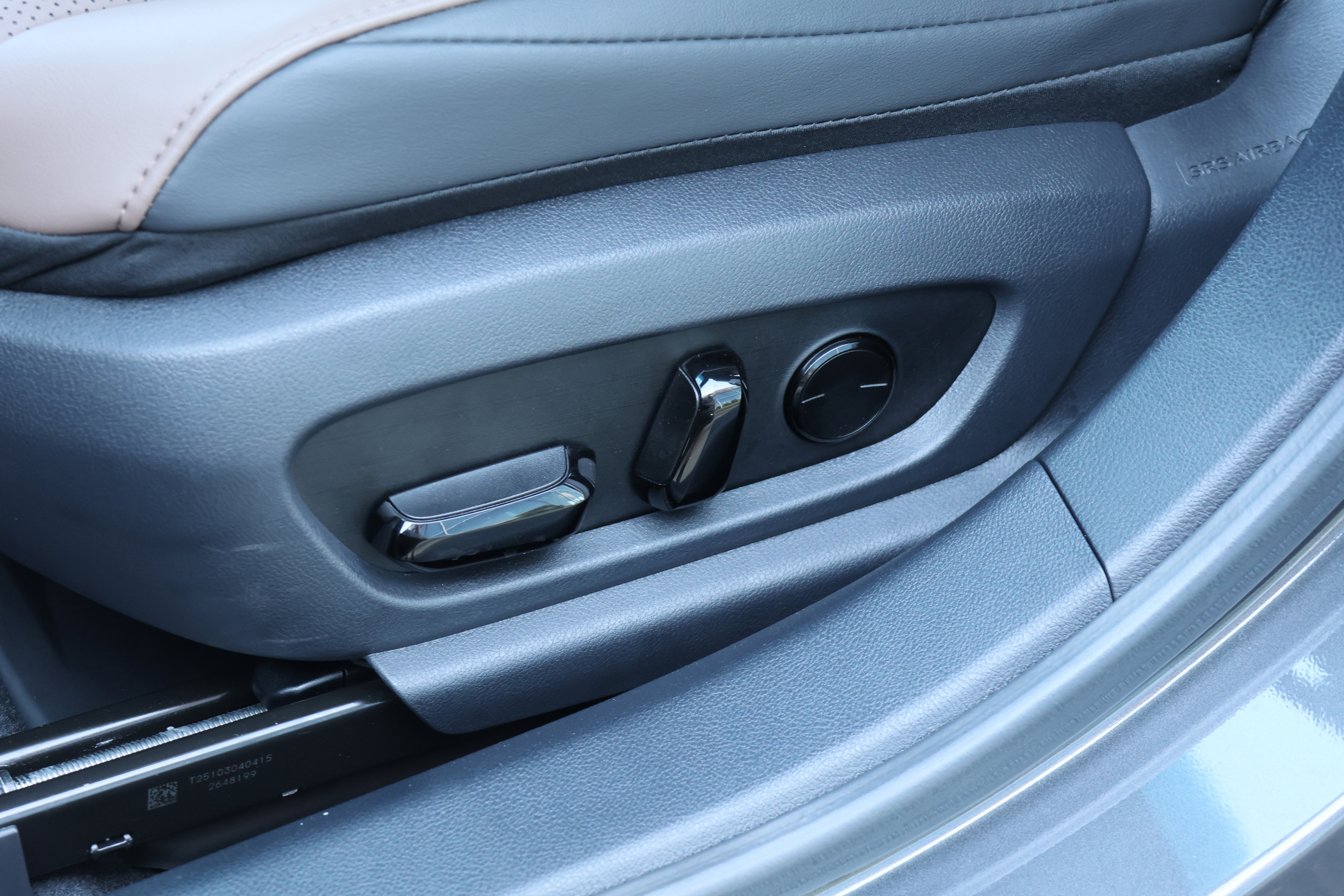 Used 2025 Lexus ES 350 w/ Premium Package image 31