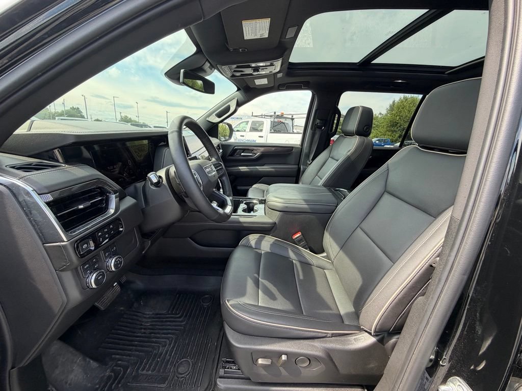 Used 2025 GMC Yukon XL Elevation AWD/4WD image 3