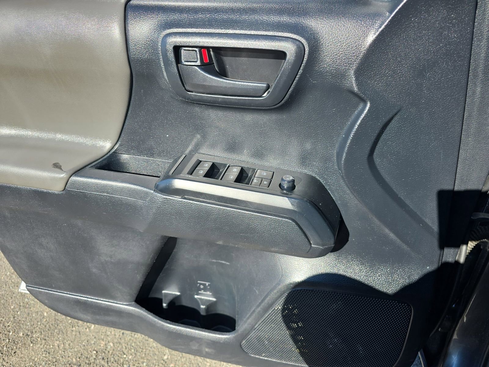 Used 2019 Toyota Tacoma SR w/ SR Convenience Package image 30