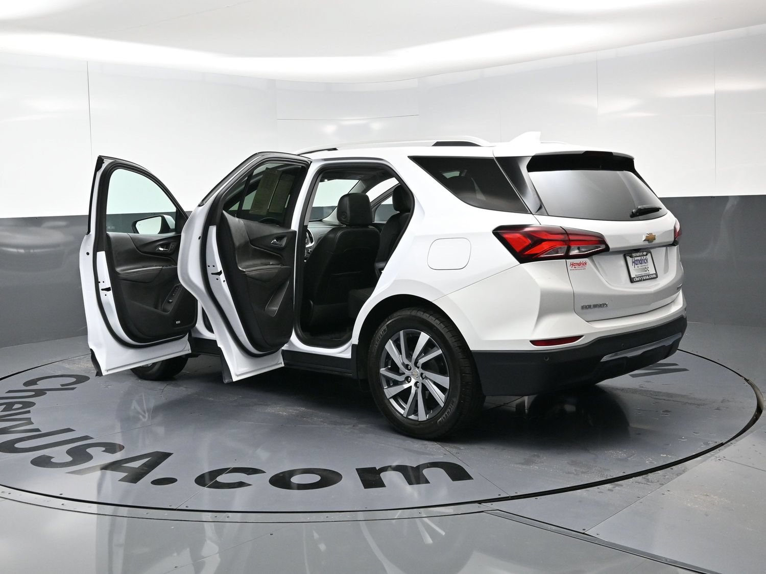 Used 2024 Chevrolet Equinox Premier FWD image 29