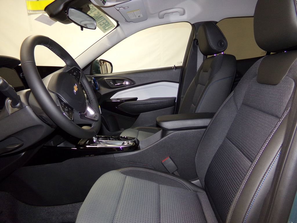 New 2025 Chevrolet Trax LT w/ Driver Confidence Package image 15