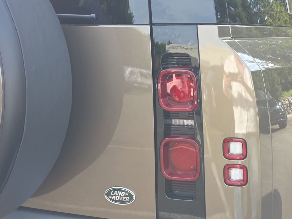 Certified 2023 Land Rover Defender 110 S AWD/4WD image 38