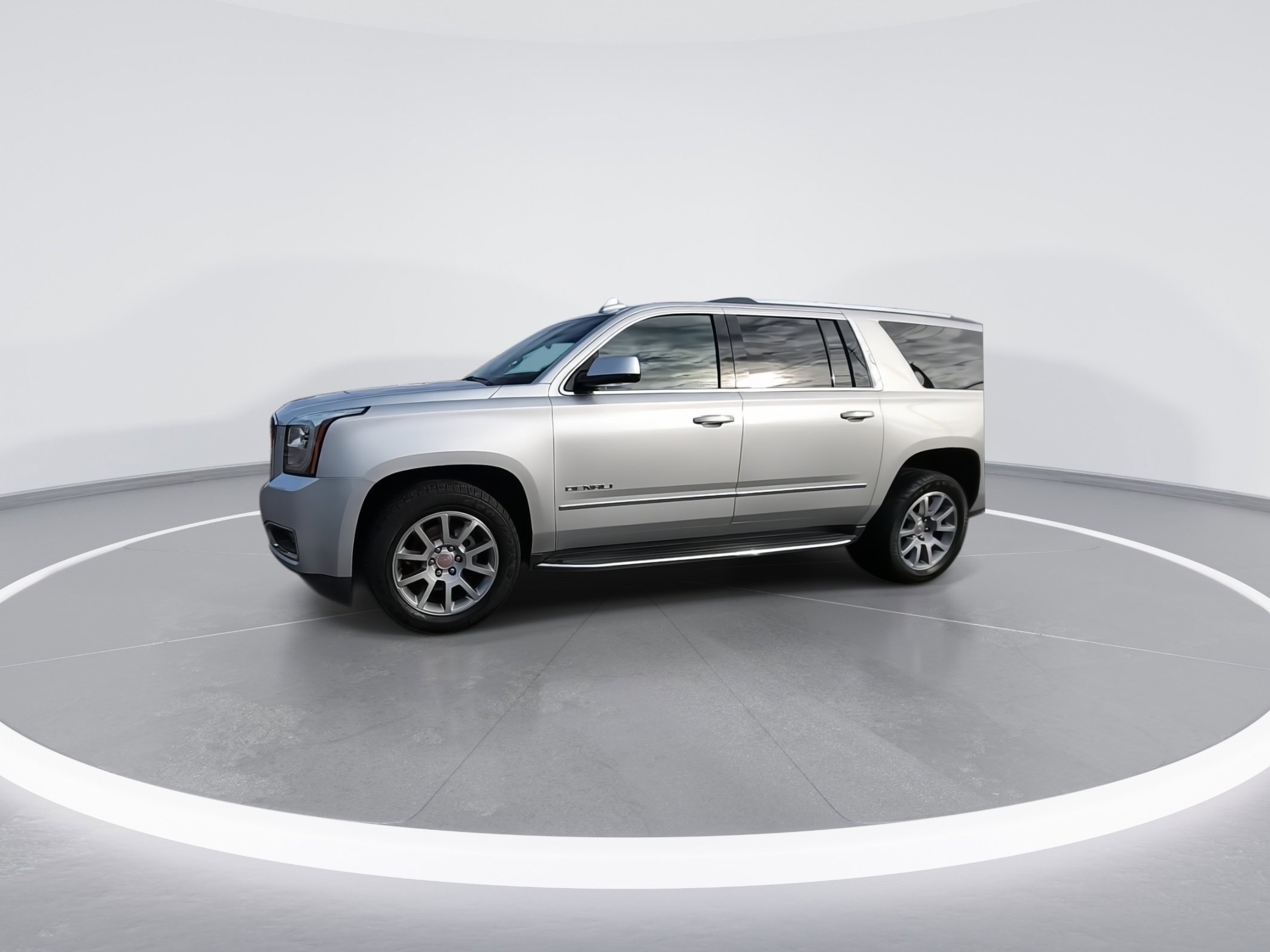 Used 2018 GMC Yukon XL Denali image 4