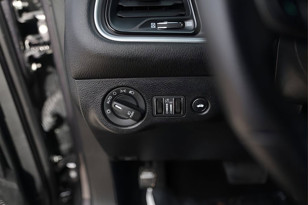 Used 2022 Dodge Challenger SXT w/ Blacktop Package image 15