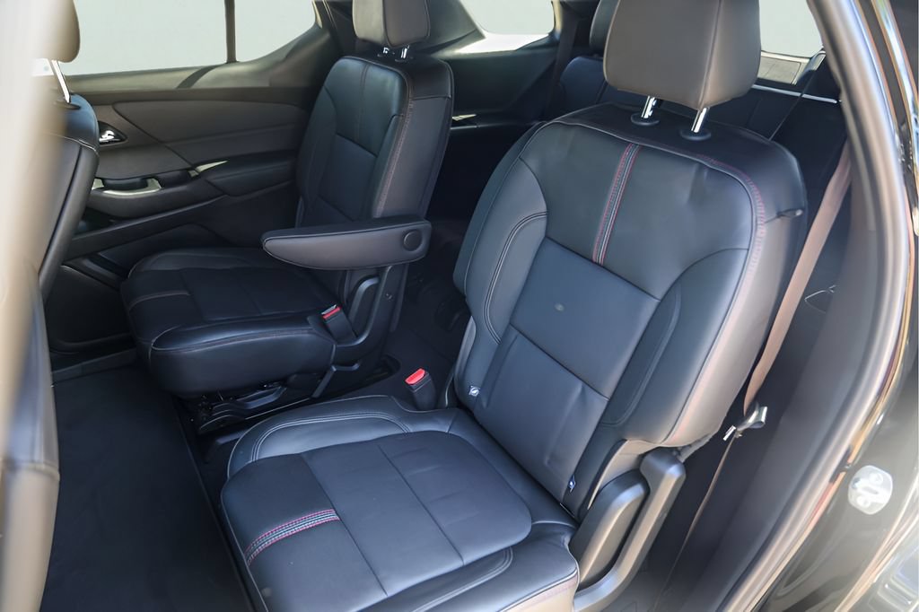 Used 2023 Chevrolet Traverse RS FWD image 26
