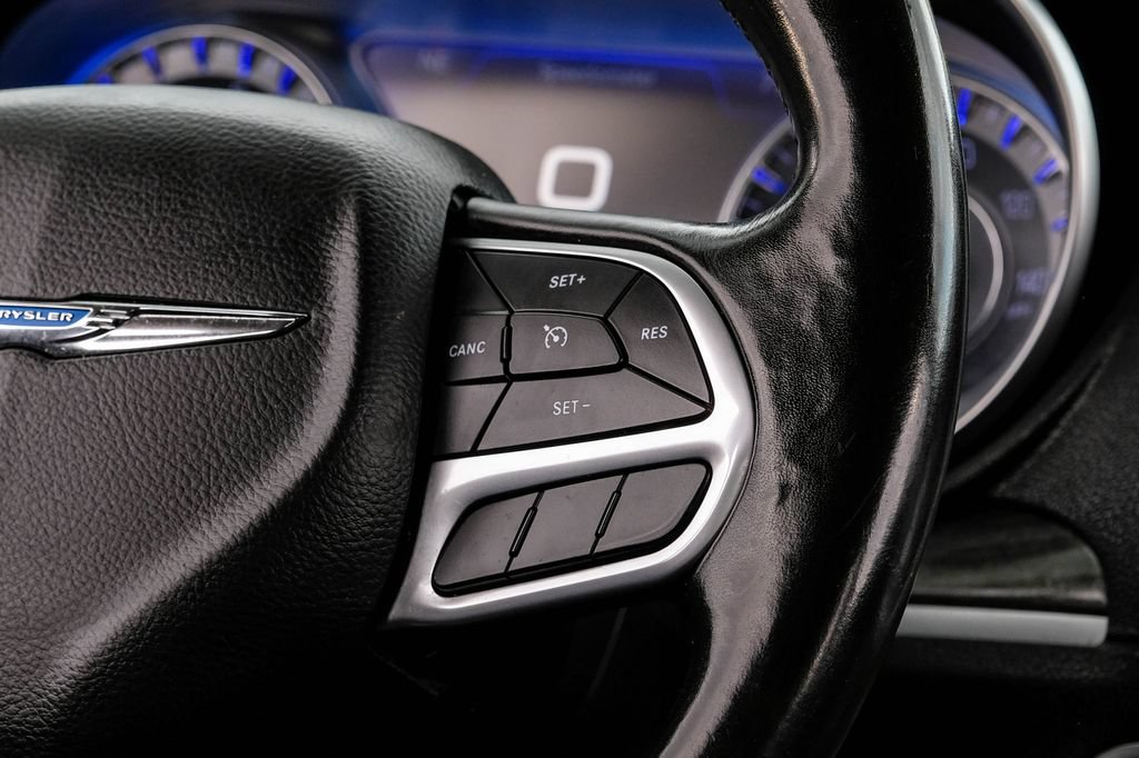 Used 2019 Chrysler 300 Touring w/ Chrome Appearance Package RWD image 15