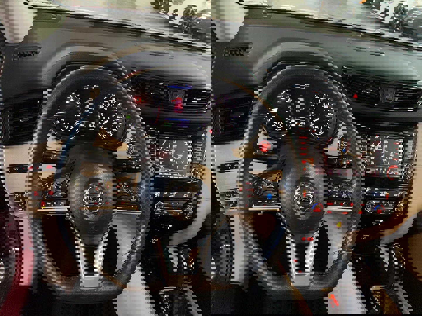 Used 2019 Nissan Rogue SL w/ Premium Package image 17